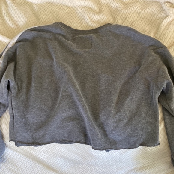 Cropped Hollister Crewneck - Picture 5 of 9